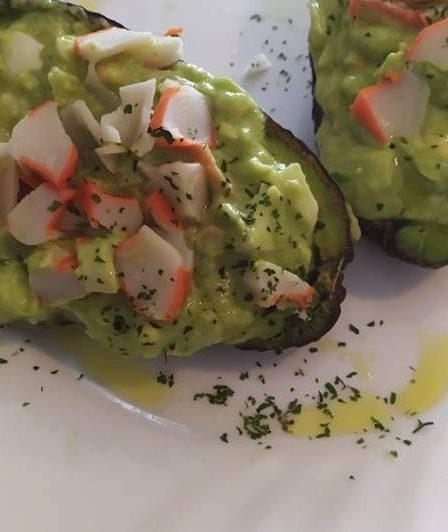 "Huevos "con cangrejo y eneldo