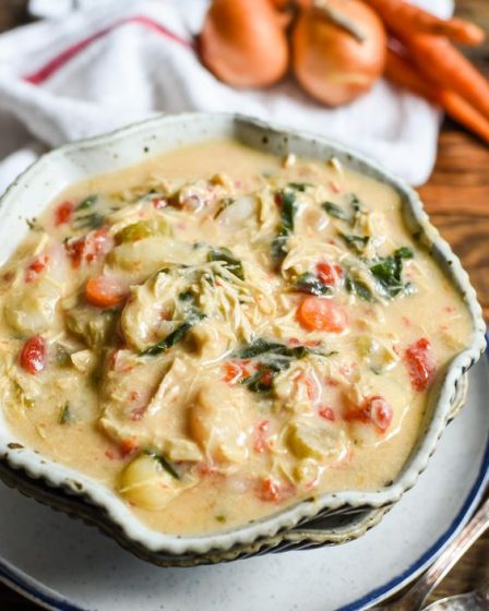 "Sopa de ajo asada con pollo y acelga"