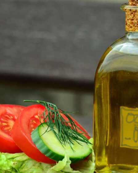 aceite de oliva con verduras