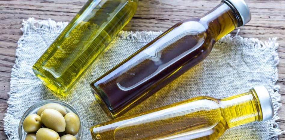 botellas con aceite de oliva