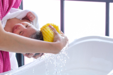 Cómo bañar a un bebé recién nacido