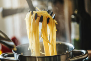 cocinando pasta
