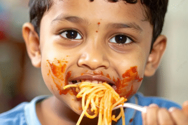 niño comiendo pasta