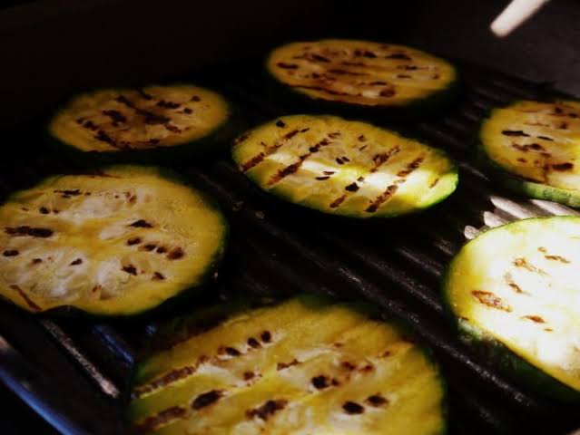 voltear verduras